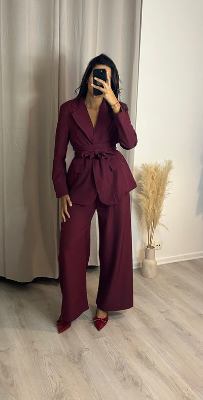 Ensemble tailleur ceinturé Bordeaux