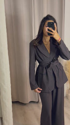 Ensemble tailleur ceinturé Marron